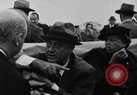 Standbild Franklin D Roosevelt visits Krieg Produktion Werk United States USA, 1940, aus Sekunde 11 historischem Filmmaterial Videoclip 65675049380