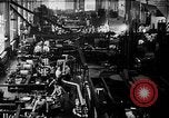 Standbild Gun shell Herstellung Zweiten Weltkrieg United States USA, 1940, aus Sekunde 1 historischem Filmmaterial Videoclip 65675049382