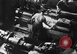 Standbild Gun shell Herstellung Zweiten Weltkrieg United States USA, 1940, aus Sekunde 9 historischem Filmmaterial Videoclip 65675049382