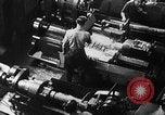 Standbild Gun shell Herstellung Zweiten Weltkrieg United States USA, 1940, aus Sekunde 11 historischem Filmmaterial Videoclip 65675049382