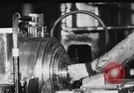 Standbild Gun shell Herstellung Zweiten Weltkrieg United States USA, 1940, aus Sekunde 20 historischem Filmmaterial Videoclip 65675049382