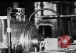 Standbild Gun shell Herstellung Zweiten Weltkrieg United States USA, 1940, aus Sekunde 25 historischem Filmmaterial Videoclip 65675049382