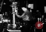 Standbild Gun shell Herstellung Zweiten Weltkrieg United States USA, 1940, aus Sekunde 33 historischem Filmmaterial Videoclip 65675049382