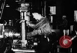 Standbild Gun shell Herstellung Zweiten Weltkrieg United States USA, 1940, aus Sekunde 35 historischem Filmmaterial Videoclip 65675049382