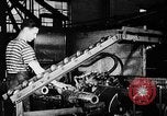 Standbild Gun shell Herstellung Zweiten Weltkrieg United States USA, 1940, aus Sekunde 52 historischem Filmmaterial Videoclip 65675049382