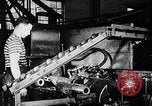 Standbild Gun shell Herstellung Zweiten Weltkrieg United States USA, 1940, aus Sekunde 54 historischem Filmmaterial Videoclip 65675049382