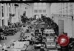 Standbild M2A2 tank Herstellung Zweiten Weltkrieg United States USA, 1940, aus Sekunde 3 historischem Filmmaterial Videoclip 65675049383
