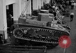Standbild M2A2 tank Herstellung Zweiten Weltkrieg United States USA, 1940, aus Sekunde 15 historischem Filmmaterial Videoclip 65675049383