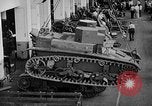Standbild M2A2 tank Herstellung Zweiten Weltkrieg United States USA, 1940, aus Sekunde 16 historischem Filmmaterial Videoclip 65675049383