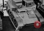 Standbild M2A2 tank Herstellung Zweiten Weltkrieg United States USA, 1940, aus Sekunde 22 historischem Filmmaterial Videoclip 65675049383