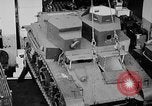 Standbild M2A2 tank Herstellung Zweiten Weltkrieg United States USA, 1940, aus Sekunde 23 historischem Filmmaterial Videoclip 65675049383
