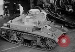 Standbild M2A2 tank Herstellung Zweiten Weltkrieg United States USA, 1940, aus Sekunde 25 historischem Filmmaterial Videoclip 65675049383