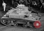Standbild M2A2 tank Herstellung Zweiten Weltkrieg United States USA, 1940, aus Sekunde 26 historischem Filmmaterial Videoclip 65675049383