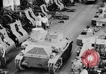 Standbild M2A2 tank Herstellung Zweiten Weltkrieg United States USA, 1940, aus Sekunde 31 historischem Filmmaterial Videoclip 65675049383