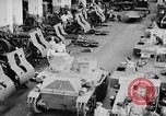 Standbild M2A2 tank Herstellung Zweiten Weltkrieg United States USA, 1940, aus Sekunde 32 historischem Filmmaterial Videoclip 65675049383