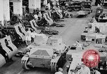 Standbild M2A2 tank Herstellung Zweiten Weltkrieg United States USA, 1940, aus Sekunde 33 historischem Filmmaterial Videoclip 65675049383