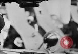 Standbild M2A2 tank Herstellung Zweiten Weltkrieg United States USA, 1940, aus Sekunde 43 historischem Filmmaterial Videoclip 65675049383