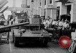 Standbild M2A2 tank Herstellung Zweiten Weltkrieg United States USA, 1940, aus Sekunde 49 historischem Filmmaterial Videoclip 65675049383