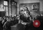 Standbild der sowjetischen Roten Armee Soldat Sowjetunion, 1945, aus Sekunde 11 historischem Filmmaterial Videoclip 65675049400