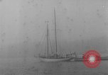 Standbild Präsident Roosevelt auf dem Segelboot New England United States USA, 1933, aus Sekunde 45 historischem Filmmaterial Videoclip 65675049412