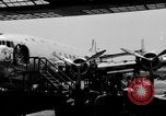 Immagine di Douglas DC-4 velivolo Santa Monica California USA, 1938, secondo 5 filmato di repertorio 65675049424