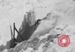 Standbild Skifahren Mineral California USA, 1938, aus Sekunde 14 historischem Filmmaterial Videoclip 65675049430