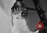 Standbild Skifahren Mineral California USA, 1938, aus Sekunde 15 historischem Filmmaterial Videoclip 65675049430