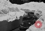 Standbild Skifahren Mineral California USA, 1938, aus Sekunde 22 historischem Filmmaterial Videoclip 65675049430
