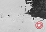 Standbild Skifahren Mineral California USA, 1938, aus Sekunde 32 historischem Filmmaterial Videoclip 65675049430