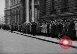 Standbild König George VI und Neville Chamberlain an schottischen Spiele Braemar Schottland, 1938, aus Sekunde 3 historischem Filmmaterial Videoclip 65675049448