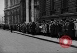 Standbild König George VI und Neville Chamberlain an schottischen Spiele Braemar Schottland, 1938, aus Sekunde 4 historischem Filmmaterial Videoclip 65675049448