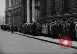 Standbild König George VI und Neville Chamberlain an schottischen Spiele Braemar Schottland, 1938, aus Sekunde 5 historischem Filmmaterial Videoclip 65675049448