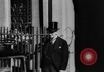 Standbild König George VI und Neville Chamberlain an schottischen Spiele Braemar Schottland, 1938, aus Sekunde 6 historischem Filmmaterial Videoclip 65675049448