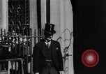 Standbild König George VI und Neville Chamberlain an schottischen Spiele Braemar Schottland, 1938, aus Sekunde 7 historischem Filmmaterial Videoclip 65675049448