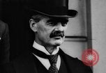 Standbild König George VI und Neville Chamberlain an schottischen Spiele Braemar Schottland, 1938, aus Sekunde 8 historischem Filmmaterial Videoclip 65675049448