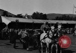 Standbild König George VI und Neville Chamberlain an schottischen Spiele Braemar Schottland, 1938, aus Sekunde 11 historischem Filmmaterial Videoclip 65675049448