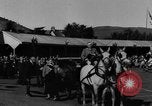 Standbild König George VI und Neville Chamberlain an schottischen Spiele Braemar Schottland, 1938, aus Sekunde 12 historischem Filmmaterial Videoclip 65675049448