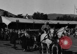 Standbild König George VI und Neville Chamberlain an schottischen Spiele Braemar Schottland, 1938, aus Sekunde 13 historischem Filmmaterial Videoclip 65675049448