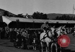 Standbild König George VI und Neville Chamberlain an schottischen Spiele Braemar Schottland, 1938, aus Sekunde 14 historischem Filmmaterial Videoclip 65675049448