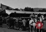 Standbild König George VI und Neville Chamberlain an schottischen Spiele Braemar Schottland, 1938, aus Sekunde 17 historischem Filmmaterial Videoclip 65675049448