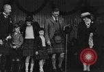 Standbild König George VI und Neville Chamberlain an schottischen Spiele Braemar Schottland, 1938, aus Sekunde 18 historischem Filmmaterial Videoclip 65675049448