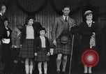 Standbild König George VI und Neville Chamberlain an schottischen Spiele Braemar Schottland, 1938, aus Sekunde 19 historischem Filmmaterial Videoclip 65675049448