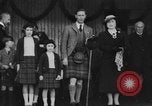Standbild König George VI und Neville Chamberlain an schottischen Spiele Braemar Schottland, 1938, aus Sekunde 20 historischem Filmmaterial Videoclip 65675049448