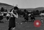 Standbild König George VI und Neville Chamberlain an schottischen Spiele Braemar Schottland, 1938, aus Sekunde 21 historischem Filmmaterial Videoclip 65675049448