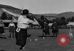 Standbild König George VI und Neville Chamberlain an schottischen Spiele Braemar Schottland, 1938, aus Sekunde 24 historischem Filmmaterial Videoclip 65675049448