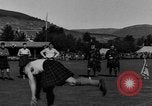 Standbild König George VI und Neville Chamberlain an schottischen Spiele Braemar Schottland, 1938, aus Sekunde 25 historischem Filmmaterial Videoclip 65675049448