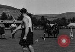 Standbild König George VI und Neville Chamberlain an schottischen Spiele Braemar Schottland, 1938, aus Sekunde 26 historischem Filmmaterial Videoclip 65675049448
