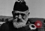 Standbild König George VI und Neville Chamberlain an schottischen Spiele Braemar Schottland, 1938, aus Sekunde 27 historischem Filmmaterial Videoclip 65675049448