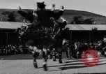 Standbild König George VI und Neville Chamberlain an schottischen Spiele Braemar Schottland, 1938, aus Sekunde 34 historischem Filmmaterial Videoclip 65675049448