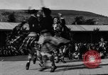 Standbild König George VI und Neville Chamberlain an schottischen Spiele Braemar Schottland, 1938, aus Sekunde 36 historischem Filmmaterial Videoclip 65675049448